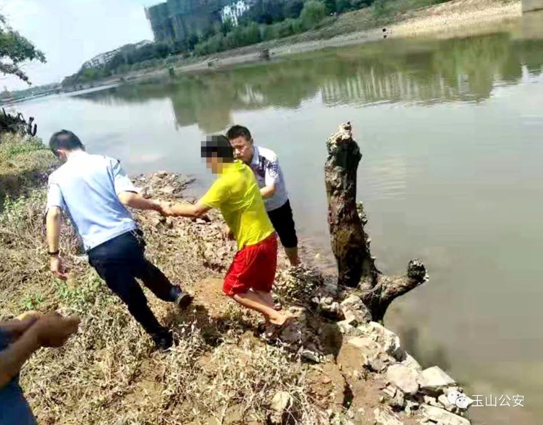 上饶大桥一男子轻生,上饶一男子跳河