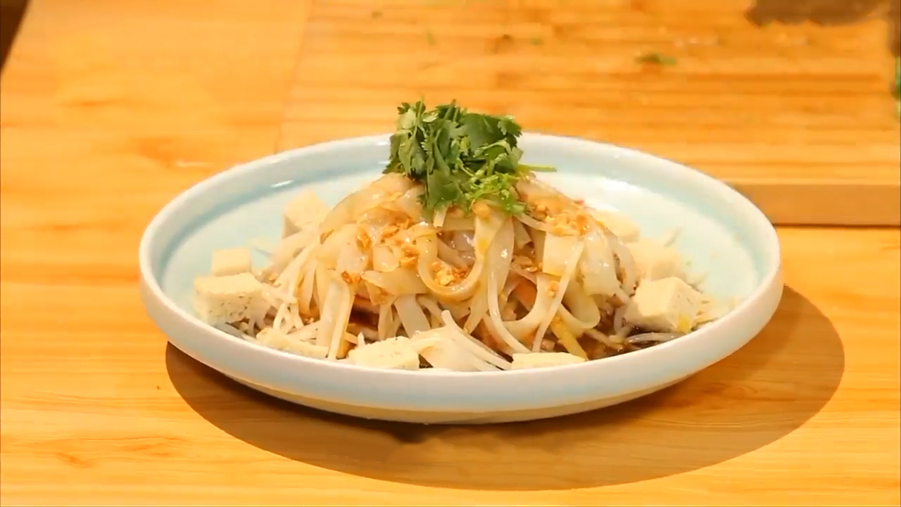 如何自制凉皮凉了也劲道,自制凉皮怎么做又滑又劲道