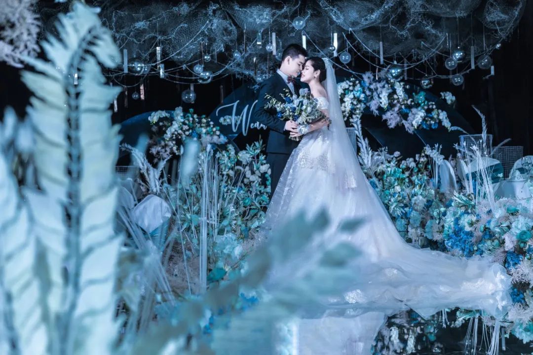 这场静谧梦幻的蓝色星空婚礼,一场神秘浪漫的星空婚礼