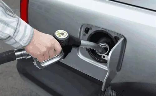 中石化和中石油的密度哪个大,中国石化与中国石油汽油对比