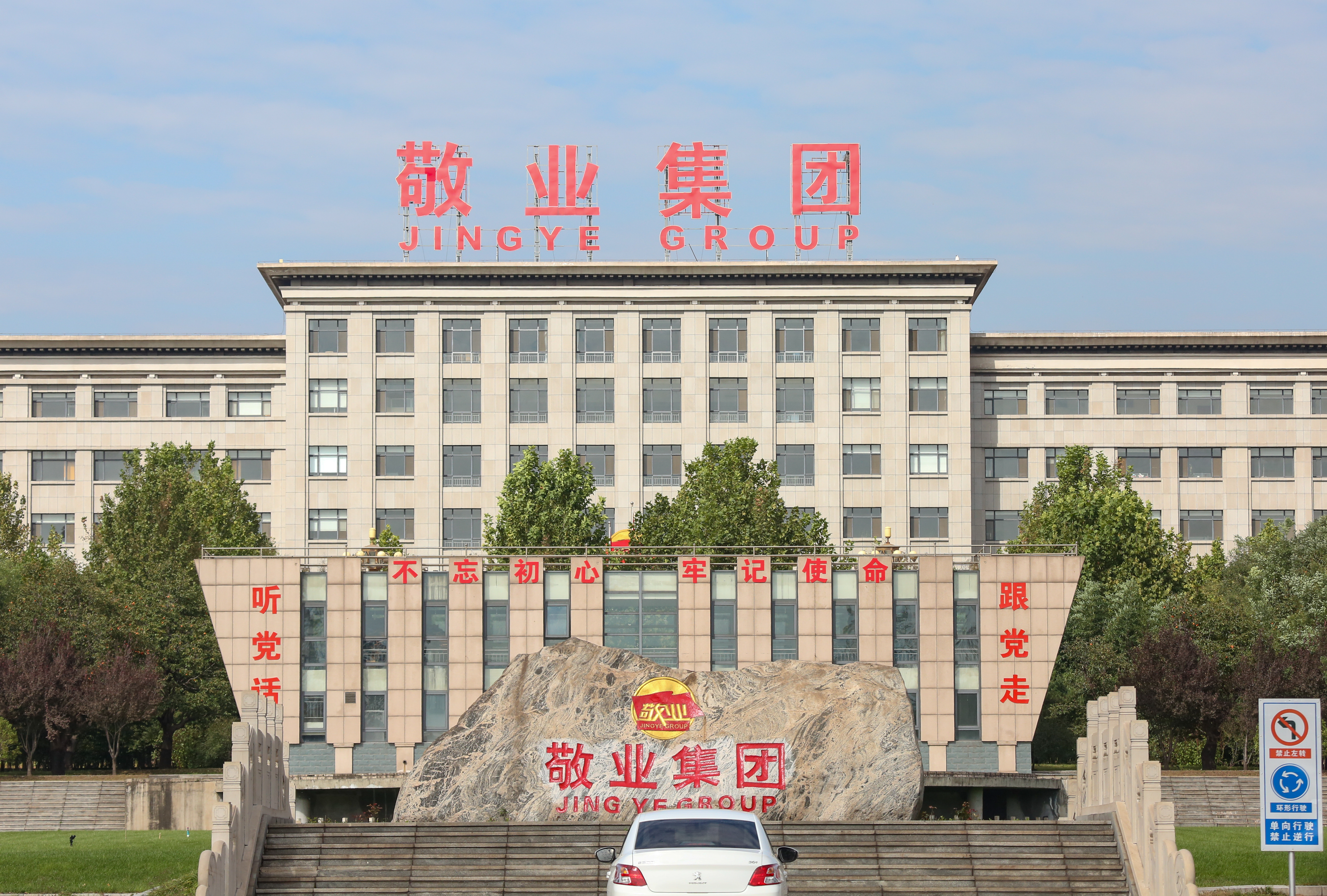 河北通勤车坠河救援进展,河北通勤车坠河事件