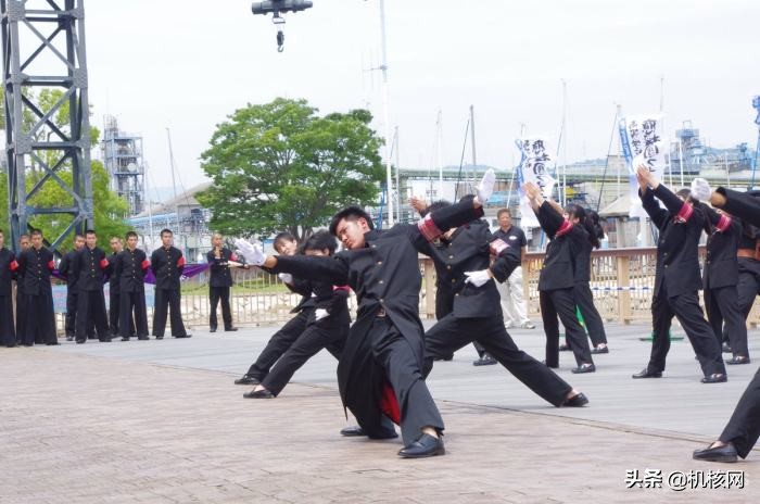 “爱”，“热血”与“永不言弃”：这就是《应援团》的故事