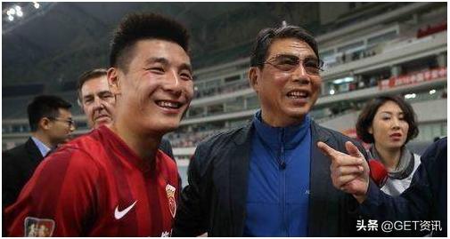 徐根宝足坛,徐根宝为国足颁奖