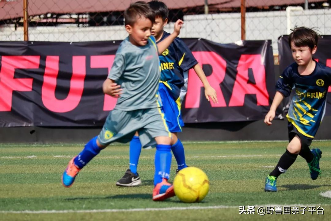 把最纯正意大利足球带来东莞，这个爸爸说足球应该这样学