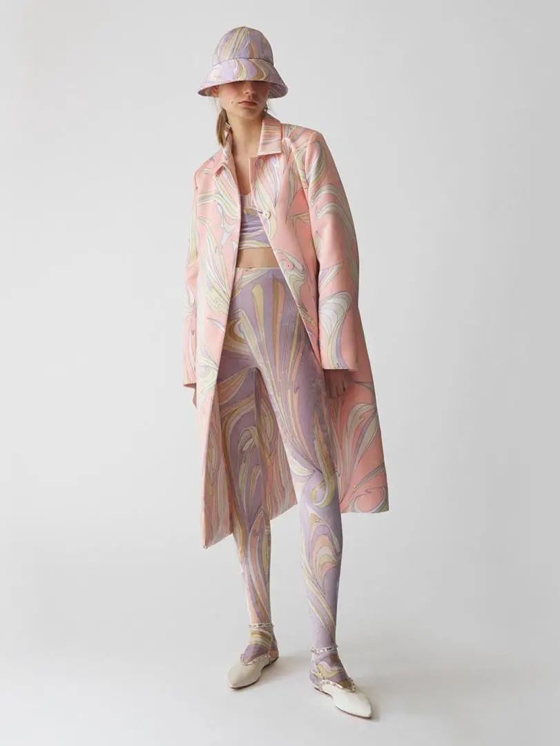 为什么卡戴珊喜欢穿皮衣,卡戴珊紧身衣对身体有危害吗