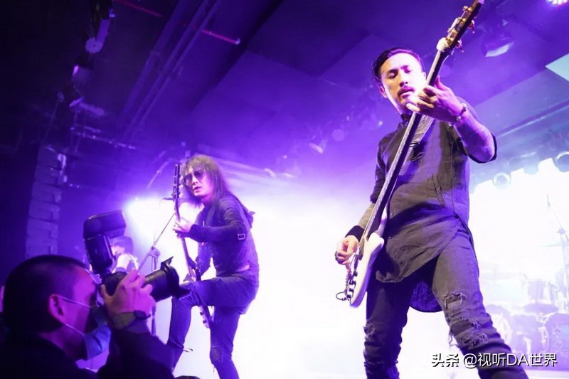 贝斯手要音响吗,贝斯手必须用效果器么