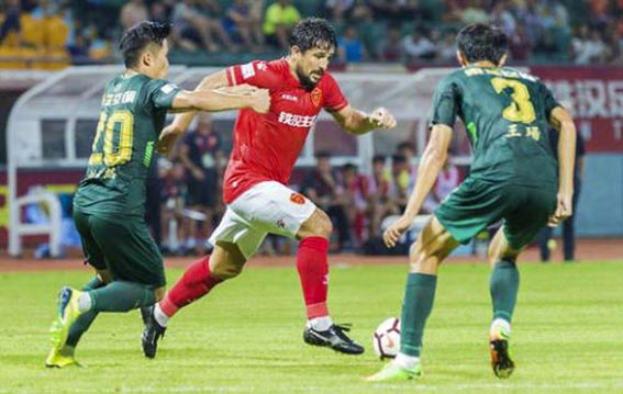 巨大的超级低级失误,超级巨大失误事件