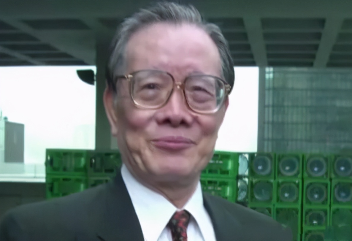 逼成龙下跪、掌掴曾志伟、封杀张柏芝?深扒向氏夫妇叱咤港圈史