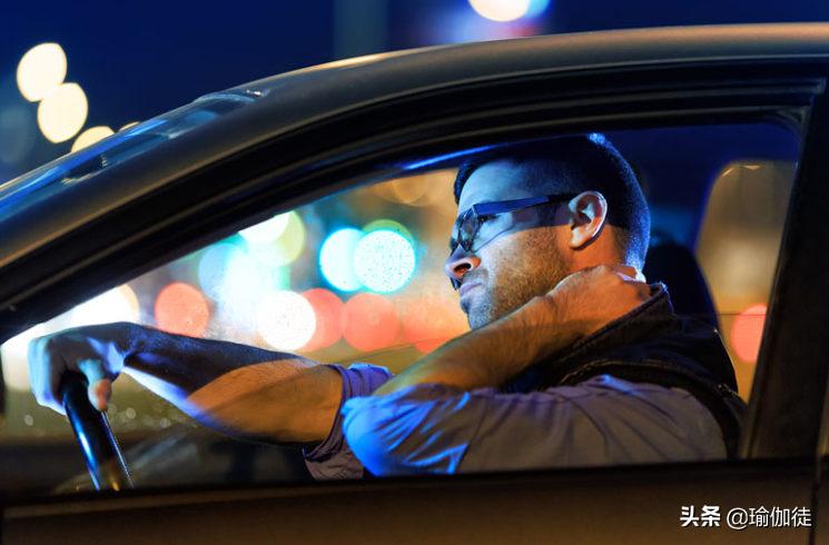 开车肩颈疼怎么缓解,开车姿势会引起肩膀疼吗