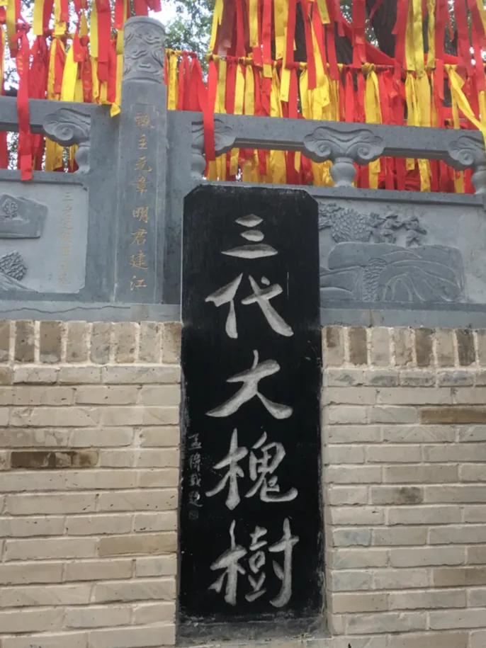 右脚小拇指指甲盖里有小黑点,右脚小拇指指甲盖变厚怎么治