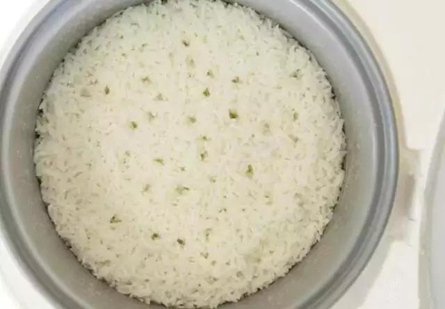 米饭夹生饭怎么补救,饭没煮熟夹生饭怎么补救