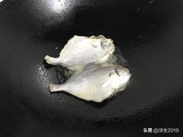 鲳鱼又简单又好吃的做法,鲳鱼这样做好吃又营养全家都爱吃