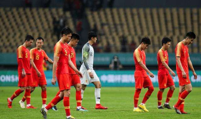 别骂国足了,国足面对日本踢得最拼的一次