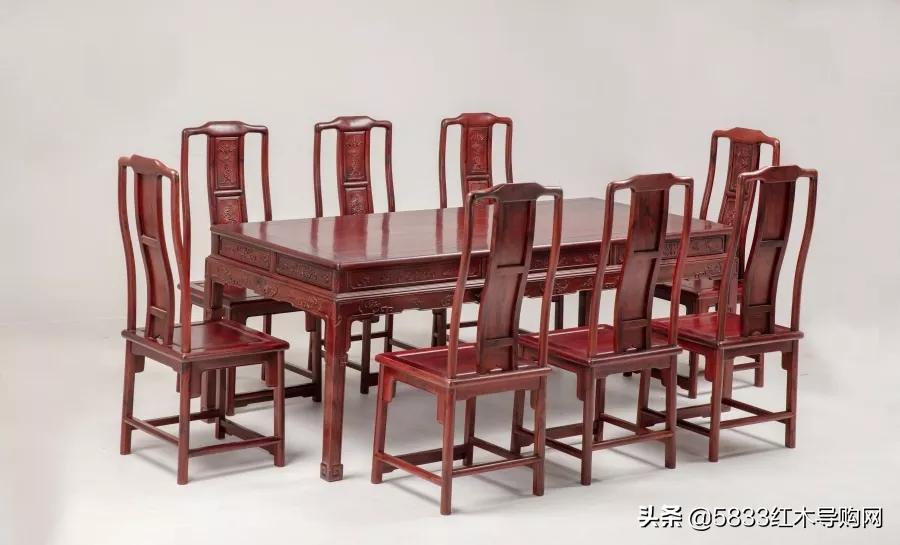 中式餐厅用圆桌还是长条桌好,餐厅圆桌和长桌哪个更好