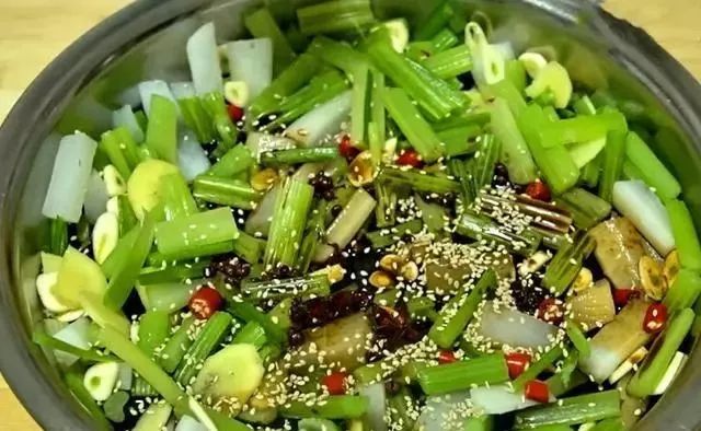腌芹菜的做法大全集,腌芹菜的家常做法大全视频教程