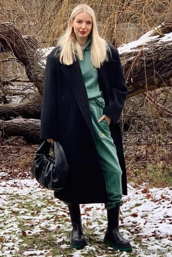 双面羊绒大衣搭配什么裤子好中款,羊绒大衣怎么搭配裤子和打底好看