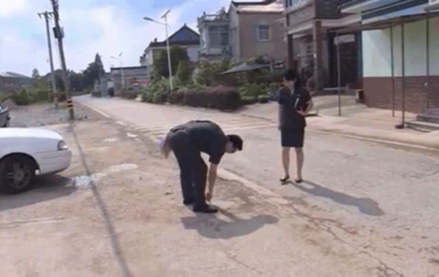 浙江一男子偷钱,一男子偷井盖栽了判刑8个月