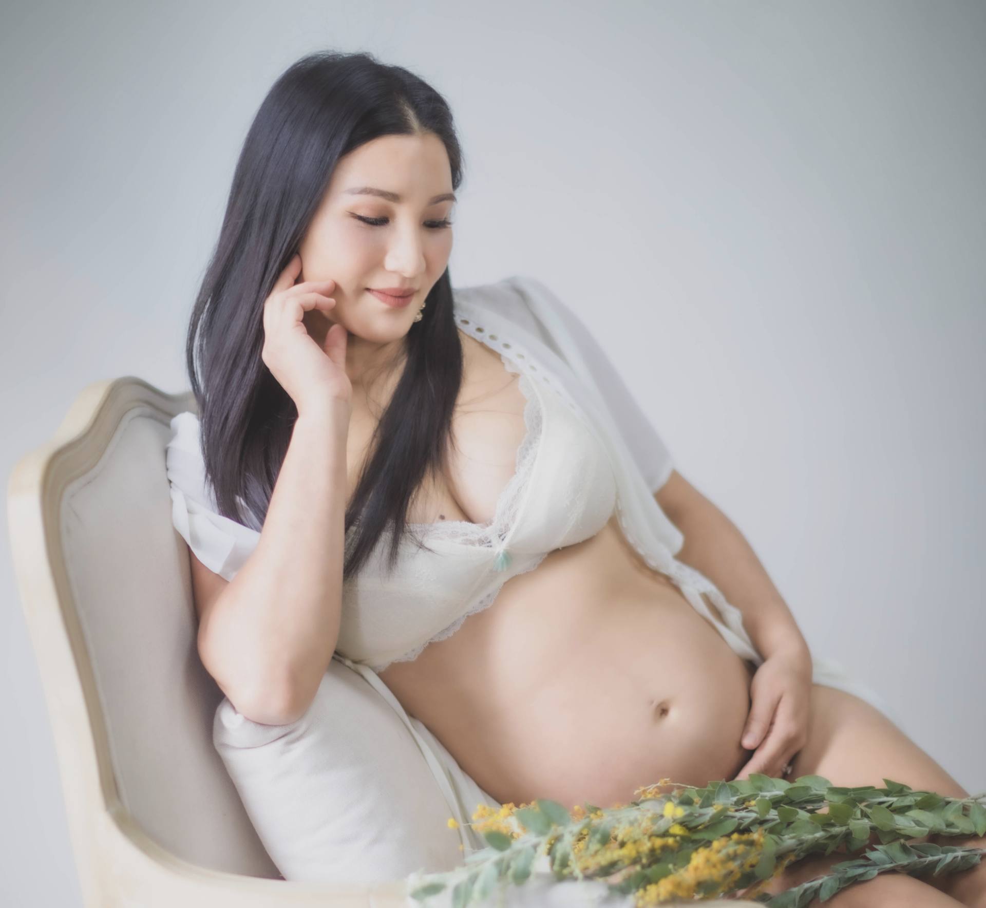 原子鏸港姐视频,原子鏸和郑佩佩什么关系