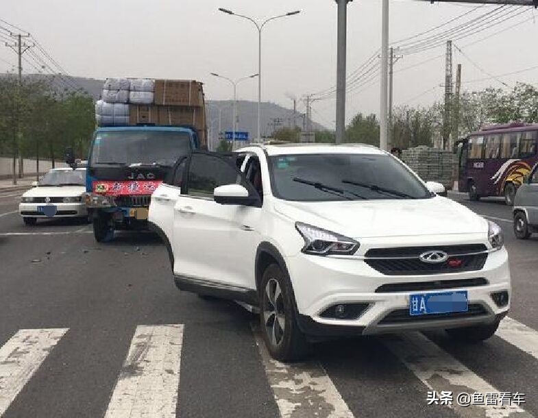 瑞麒g5碰撞25%,奇瑞瑞麒g5120公里时速碰撞