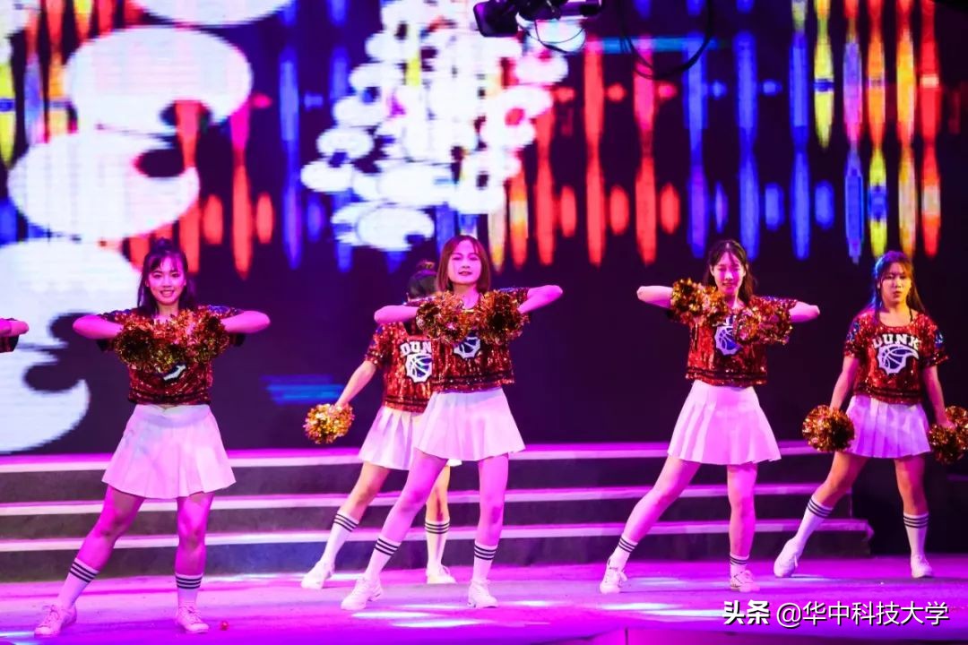 燃爆了！华中科技大学用“宇宙最强音”为祖国打CALL