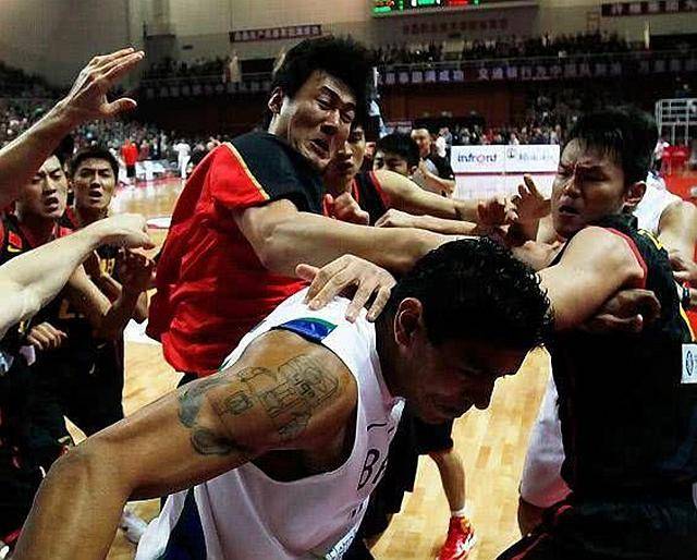 中国男篮名场面巩晓彬打架,巩晓彬评选男篮最强人员