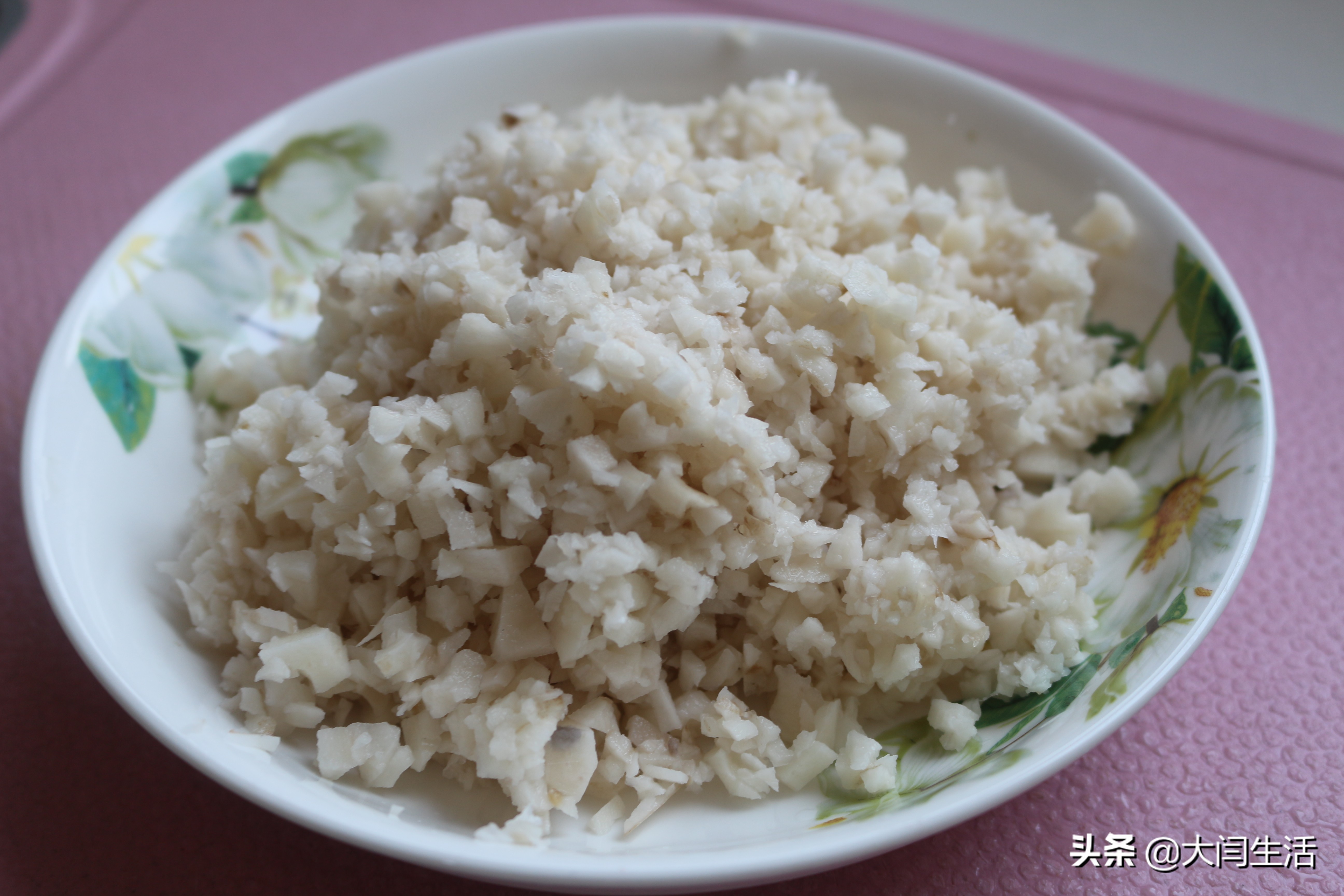 电饭锅狮子头怎么做,狮子头二次加热做法