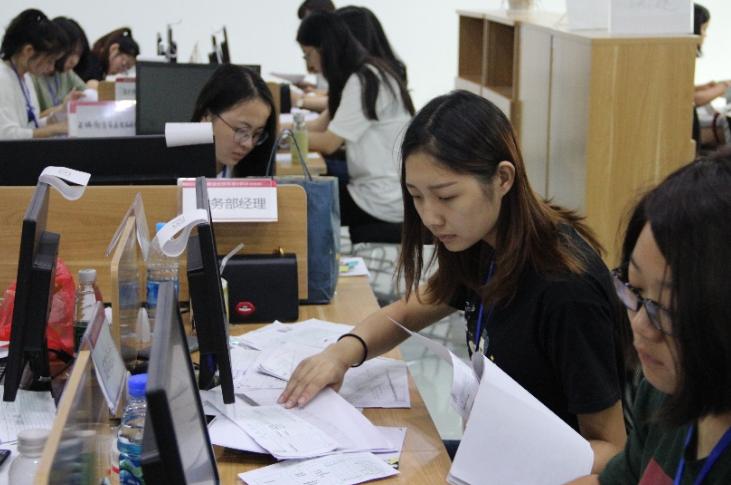 女生适合学的专业就业前景好的,未来几年女生就业前景好的专业