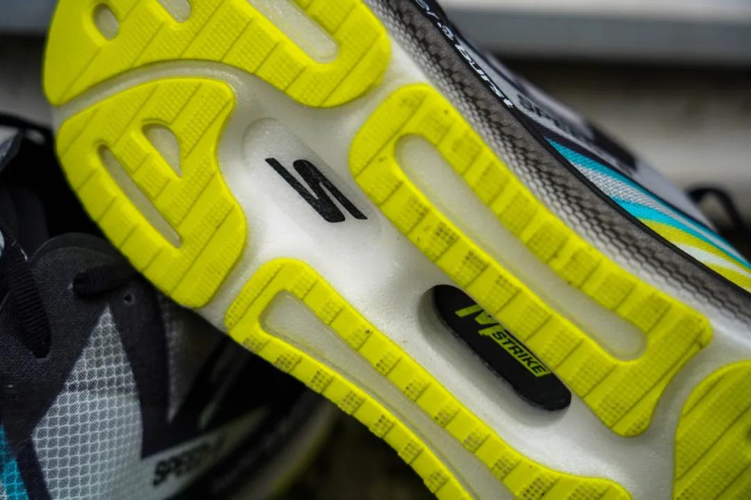 skechers斯凯奇gorunmaxroad6,斯凯奇skechers新年系列2024