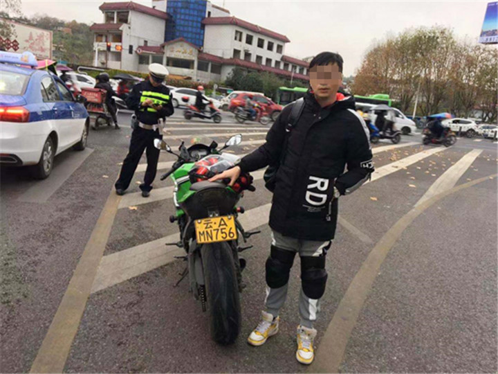又是“云AMN756”!用此号牌的*牌套**摩托,贵阳已经查获两辆了