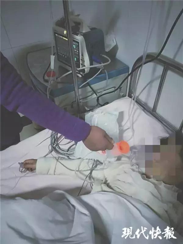 8岁女孩放学回家一身血，竟遭两男同学殴打*体下**，可能终生不孕……