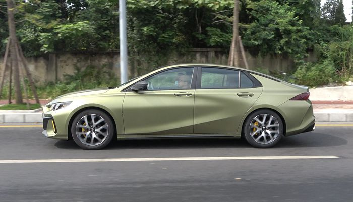 传祺影豹运动版深度测评,传祺影豹j15和j16有什么区别