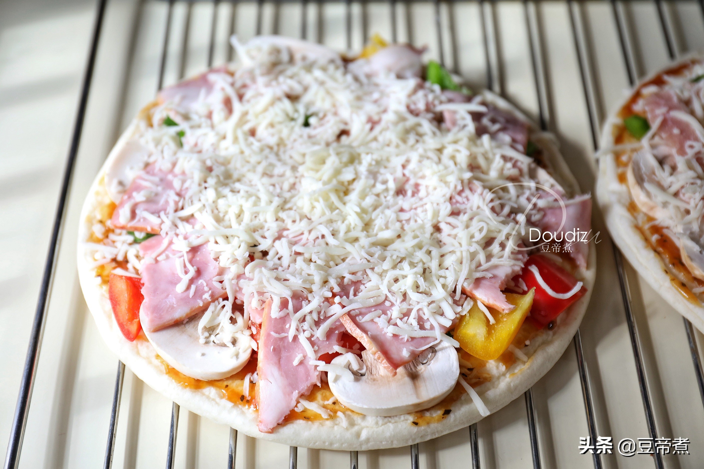 为什么自己烤的披萨胚不脆,为什么现实中的披萨不会拉丝