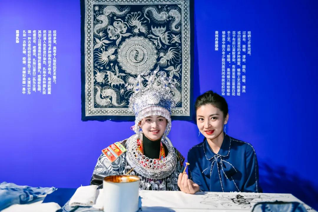 被央视点赞，有点惊艳！这位00后甜心苗妹勇闯上海时装周