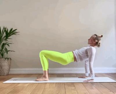 五个瑜伽动作14天拥有迷人少女背,想要撩人美背就练这6式瑜伽