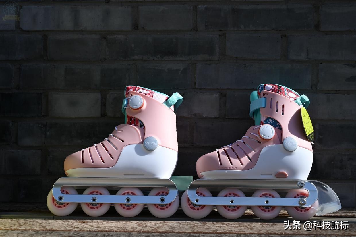 轮滑初学儿童版轮滑鞋,比较适合儿童用的轮滑鞋