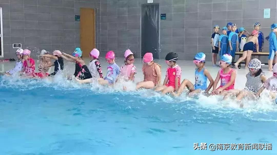 中国中小学应该普及游泳课,南京中小学游泳体育课程