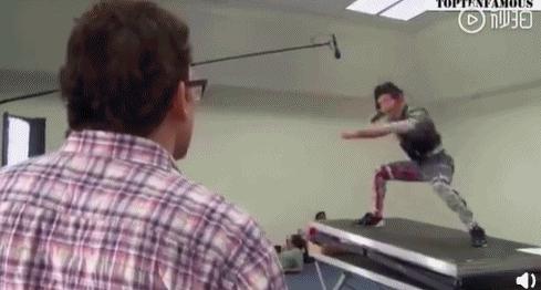 荷兰弟蜘蛛侠为什么可以爬墙呢,荷兰弟第一个反派