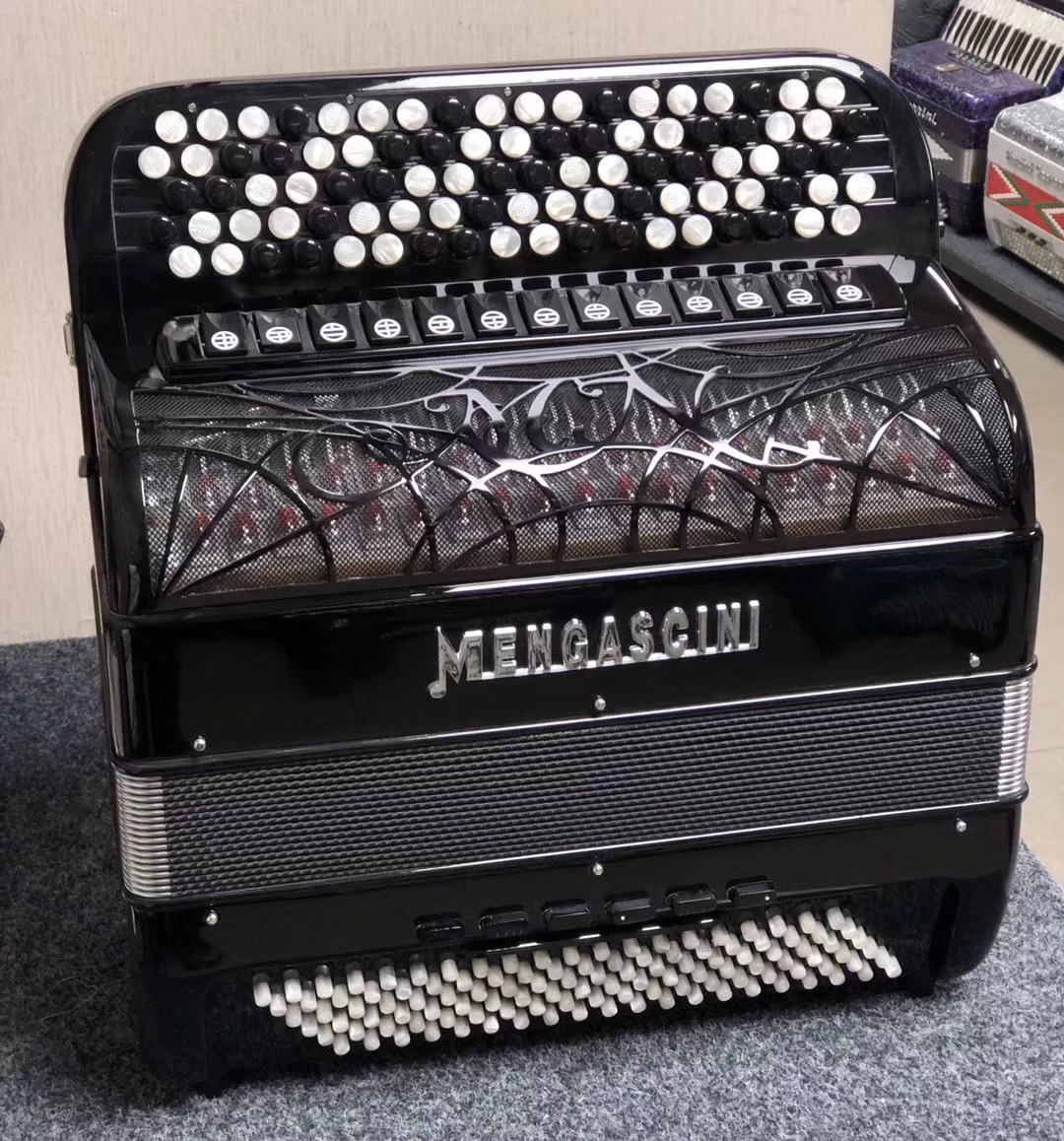 隋捷：自由低音双系统手风琴使用中的问题与简单维护