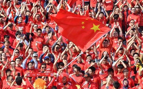 哪怕国足再失望,永远有一批可爱的球迷为你们呐喊!