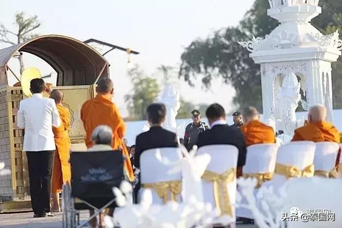 这名一生捐款60亿的高僧走了，曾救人无数，泰王也向他下跪……