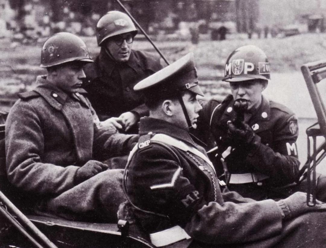 单杠上的公主和莫扎特咖啡馆的谋杀案