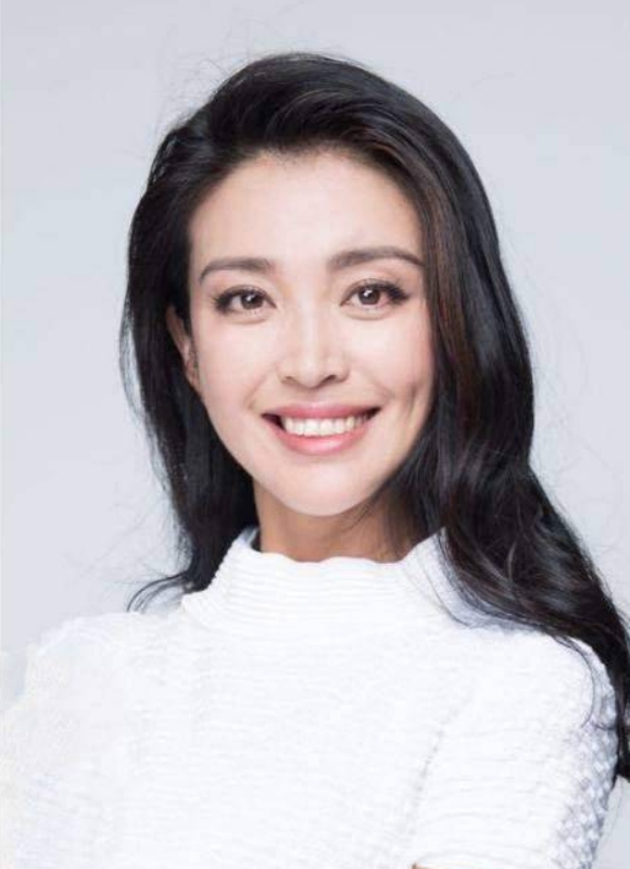 6大比艺人颜值高的经纪人，个个品貌端庄，甩艺人几条街