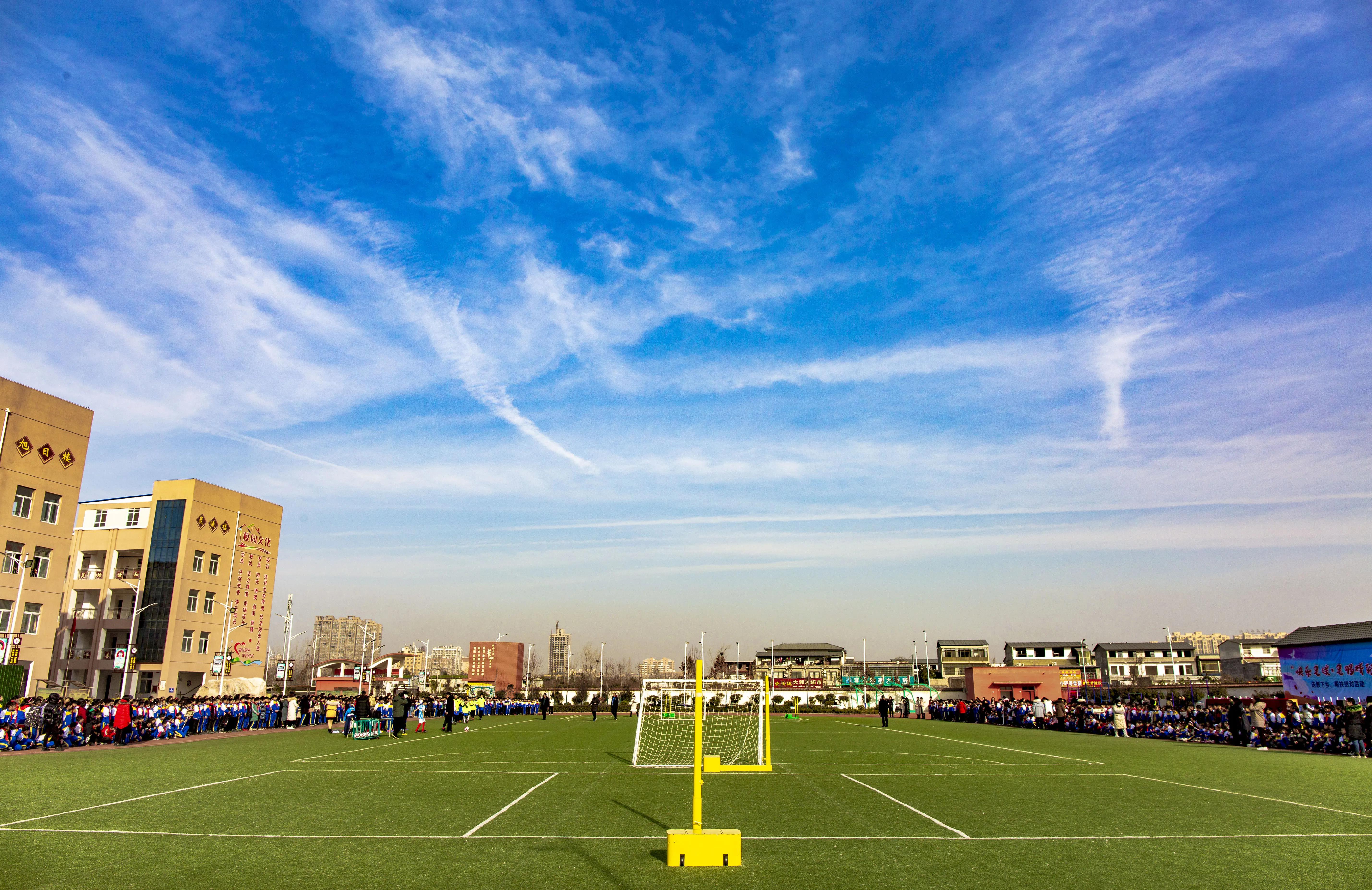 蹇箰瓒崇悆浼存垜鎴愰暱鍏崇埍鐣欏畧鍎跨,瓒崇悆閫佹暀涓嬩埂娲诲姩