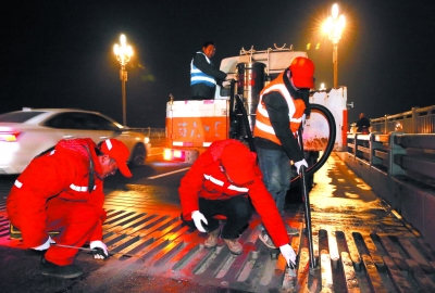 长江大桥护栏缝隙,擦栏杆需要注意什么