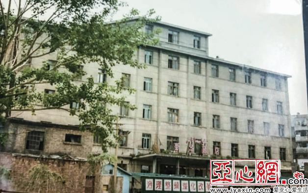 70年·*疆新**消费变奏曲：从凭票购物到海内外商品送到家