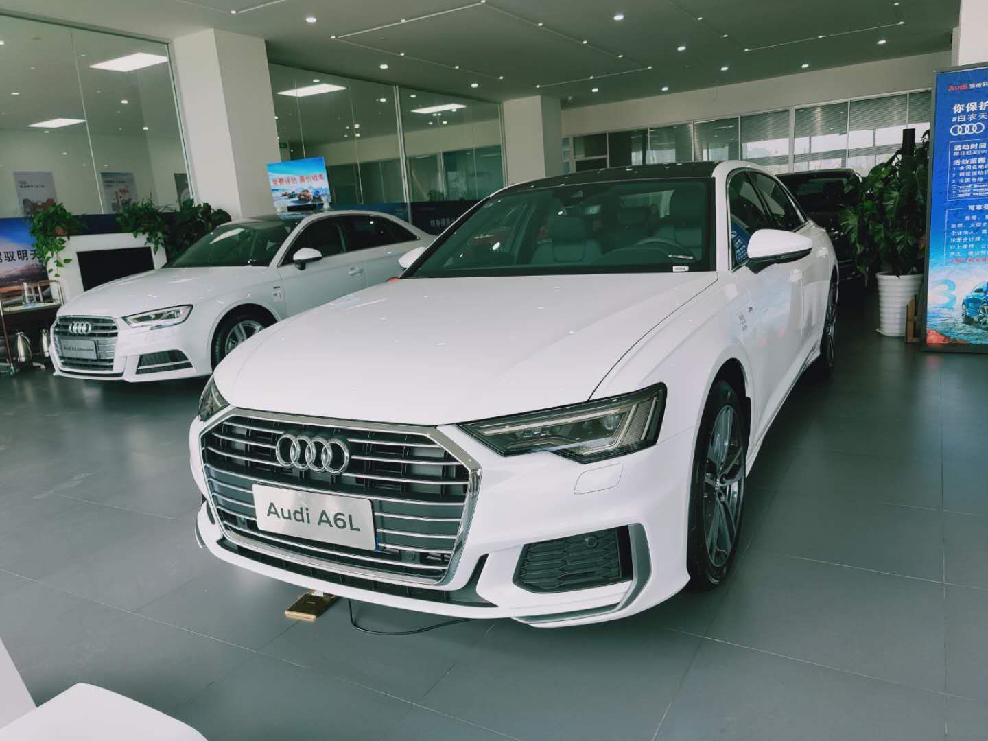 奥迪a6l乞丐版落地价,奥迪a6l乞丐测评