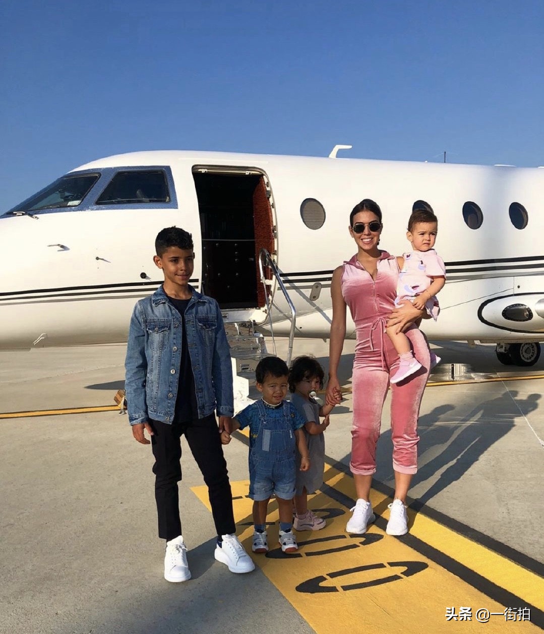 c罗乔治娜黑色礼服,c罗和乔治娜热恋白礼服