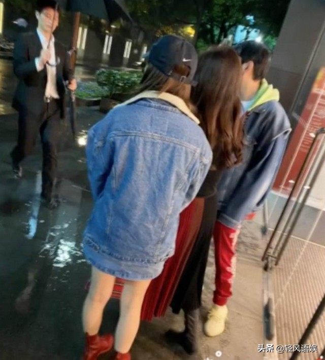 王思聪游日本吃拉面,王思聪外国购物