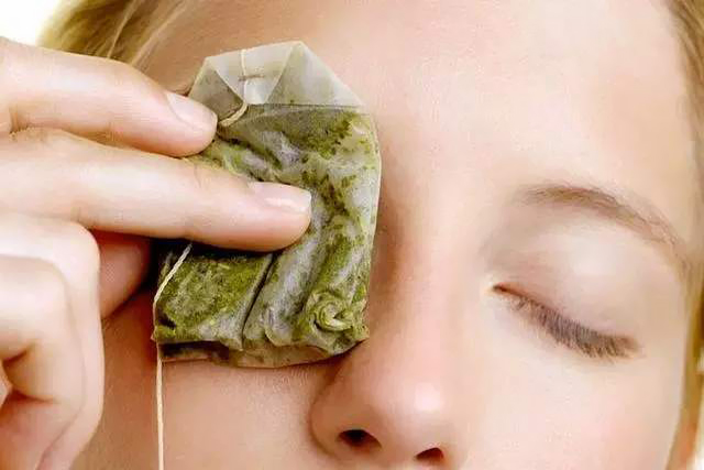 老人面部眼睛浮肿怎么消除,眼睛浮肿是什么原因怎么消除