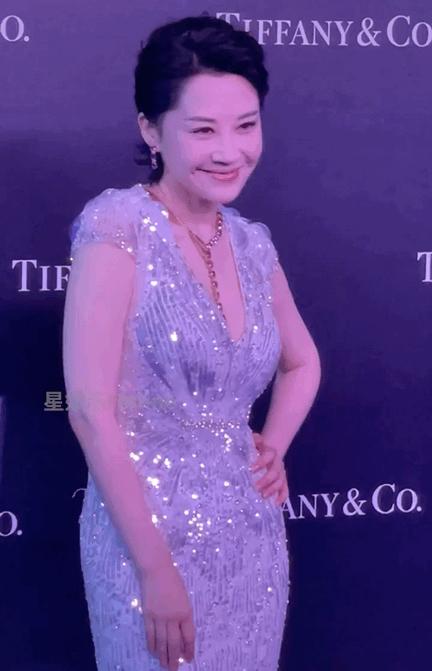 许晴年轻的时候显老吗,许晴以前是塌鼻梁吗